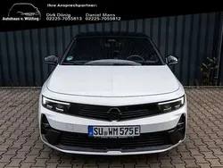 Arktisweiß/karbonschwarz Gebraucht 2023 Opel Astra GSe Limousine | 28.401 € (Fairer Preis)