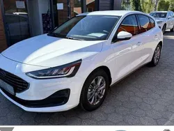 Weiß Gebraucht 2023 Ford Focus Titanium Limousine | 19.410 € (Superpreis)
