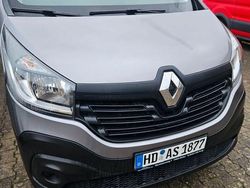 Grau Gebraucht 2016 Renault Trafic Van / Kleinbus | 8.990 € (Fairer Preis)