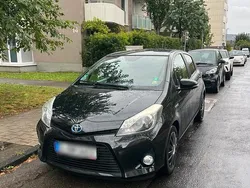 Schwarz Gebraucht 2014 Toyota Yaris Hybrid Kleinwagen | 9.100 € (Fairer Preis)