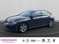 Grau Gebraucht 2021 VW Golf VIII R-line Limousine | 21.390 € (Superpreis)