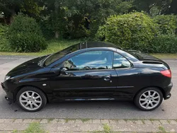Schwarz Gebraucht 2004 Peugeot 206 CC Cabrio | 1.700 €