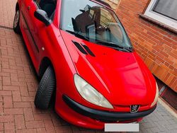 Rot Gebraucht 2001 Peugeot 206 Kleinwagen | 1.100 €
