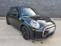 Schwarz Gebraucht 2023 Mini Cooper SE Classic Kleinwagen | 18.999 € (Superpreis)