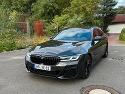 Grau Gebraucht 2022 BMW 530 M Sport Kombi | 44.000 € (Etwas zu teuer)