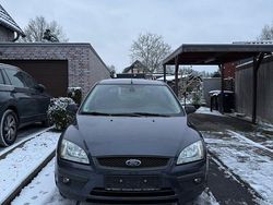 Grau Gebraucht 2006 Ford Focus Limousine | 2.000 € (Guter Preis)