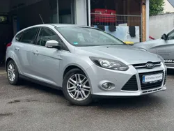 Grau Gebraucht 2014 Ford Focus Titanium Kleinwagen | 5.100 € (Guter Preis)