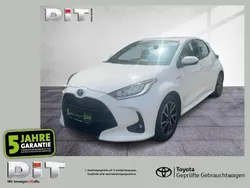 Schneeweiß Gebraucht 2021 Toyota Yaris Hybrid Club Kleinwagen | 16.990 € (Guter Preis)