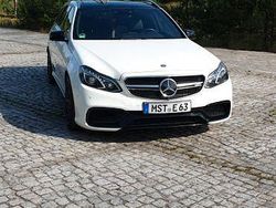 Weiß Gebraucht 2013 Mercedes E63 AMG AMG Limousine | 25.000 € (Guter Preis)