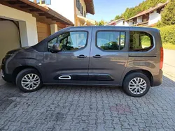 Grau Gebraucht 2021 Citroën Berlingo Feel Van / Kleinbus | 16.000 € (Fairer Preis)