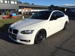 Weiß Gebraucht 2009 BMW 320 Coupé | 13.333 €