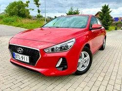 Rot Gebraucht 2018 Hyundai i30 Pure Limousine | 8.200 € (Fairer Preis)