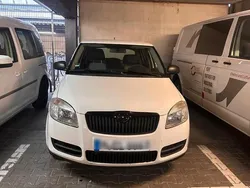 Weiß Gebraucht 2010 Skoda Fabia Kleinwagen | 2.200 € (Guter Preis)