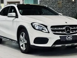 Weiß Gebraucht 2018 Mercedes GLA180 AMG line SUV | 21.990 € (Etwas zu teuer)