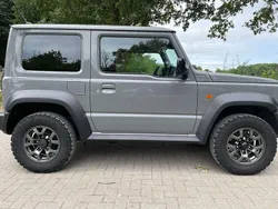Grau Gebraucht 2020 Suzuki Jimny Comfort+ SUV | 29.200 € (Fairer Preis)