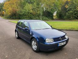 Blau Gebraucht 2002 VW Golf IV Kleinwagen | 1.300 € (Fairer Preis)