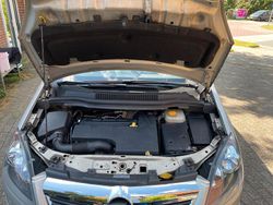 Grau Gebraucht 2007 Opel Zafira Van / Kleinbus | 5.500 € (Teuer)