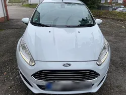 Weiß Gebraucht 2016 Ford Fiesta Titanium Kleinwagen | 4.799 € (Guter Preis)