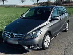 Silber Gebraucht 2013 Mercedes B180 Van / Kleinbus | 11.500 €