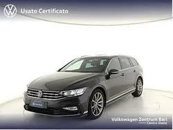 Grigio Gebraucht 2023 VW Passat Executive Kombi | 32.800 €