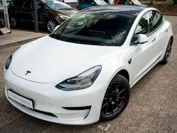 Weiß Gebraucht 2021 Tesla Model 3 Standard Range Plus Limousine | 25.599 € (Fairer Preis)