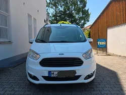 Weiß Gebraucht 2015 Ford Tourneo Courier Titanium Van / Kleinbus | 6.500 € (Superpreis)