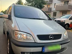 Grau Gebraucht 2003 Opel Zafira Van / Kleinbus | 2.500 €