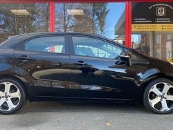Schwarz Gebraucht 2015 Kia Rio Platinum Edition Limousine | 6.950 € (Guter Preis)