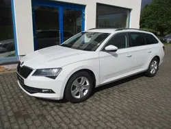 Weiß Gebraucht 2016 Skoda Superb Ambition Kombi | 15.950 € (Fairer Preis)