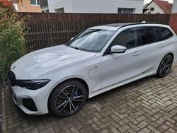 Weiß Gebraucht 2021 BMW 330e M Sport Kombi | 29.500 € (Superpreis)