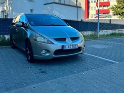 Grau Gebraucht 2006 Mitsubishi Grandis Van / Kleinbus | 4.200 € (Fairer Preis)