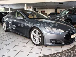 Grau Gebraucht 2014 Tesla Model S Limousine | 22.999 €