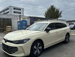 Beige Gebraucht 2024 VW Passat Business Kombi | 39.000 € (Teuer)