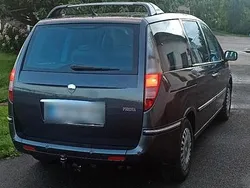 Grau Gebraucht 2005 Lancia Phedra Van / Kleinbus | 3.299 €
