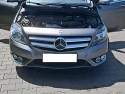 Grau Gebraucht 2012 Mercedes B180 Van / Kleinbus | 9.900 €