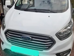 Weiß Gebraucht 2018 Ford Tourneo Custom Van / Kleinbus | 29.500 €