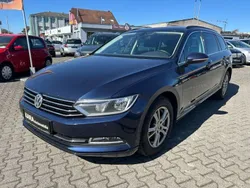 Blau Gebraucht 2015 VW Passat Comfortline Limousine | 7.950 €