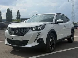 Weiß Gebraucht 2021 Peugeot 2008 Active SUV | 11.900 € (Fairer Preis)