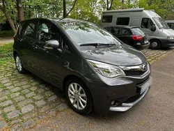 Grau Gebraucht 2011 Toyota Verso-S Van / Kleinbus | 8.500 € (Fairer Preis)