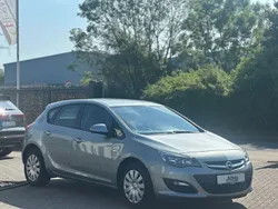 Silber Gebraucht 2014 Opel Astra Edition Limousine | 6.600 € (Fairer Preis)