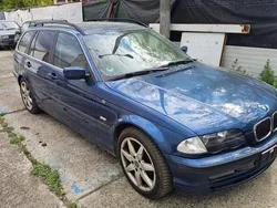 Blau Gebraucht 2001 BMW 330 Kombi | 1.600 €
