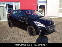 Schwarz Gebraucht 2015 Peugeot 208 Active Kleinwagen | 5.250 € (Guter Preis)