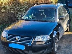Schwarz Gebraucht 2003 VW Passat Kombi | 800 € (Superpreis)