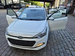 Weiß Gebraucht 2017 Hyundai i20 Limousine | 7.000 €