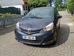 Violett Gebraucht 2014 Toyota Yaris Trend Limousine | 8.499 € (Fairer Preis)