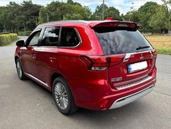 Rot Gebraucht 2020 Mitsubishi Outlander P-HEV SUV | 20.300 € (Fairer Preis)
