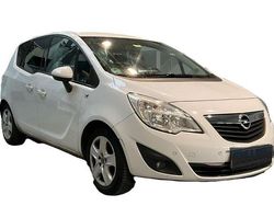 Weiß Gebraucht 2011 Opel Meriva Design Edition Van / Kleinbus | 4.100 € (Fairer Preis)