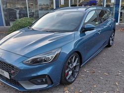 Blau Gebraucht 2022 Ford Focus ST Limousine | 23.950 € (Fairer Preis)