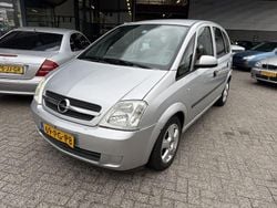 Grau Gebraucht 2004 Opel Meriva Cosmo Van / Kleinbus | 790 € (Guter Preis)