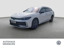 Weiß Neu 2025 VW Passat R-line Limousine | 61.820 € (Etwas zu teuer)